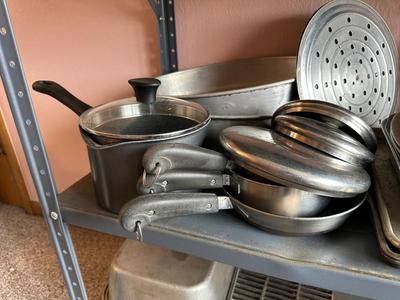 LARGE LOT OF ALUMINUM BAKE WARE, POTS, ROASTER AND MORE