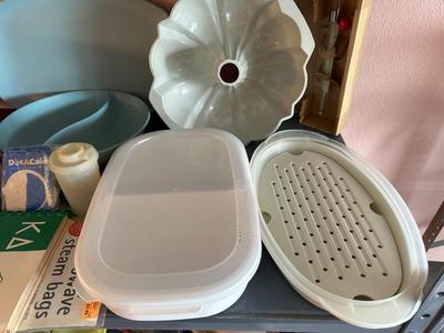 VARIETY OF KITCHENWARE