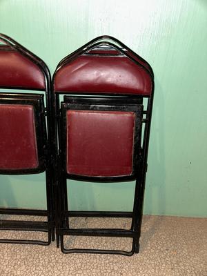 6 METAL FOLDING CHAIRS