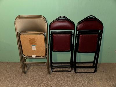 6 METAL FOLDING CHAIRS