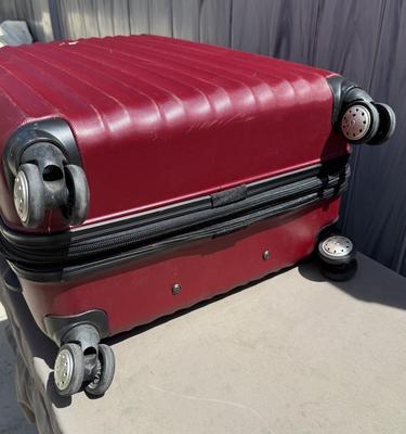 Ricardo Beverly Hills Hardside Spinner Suitcase