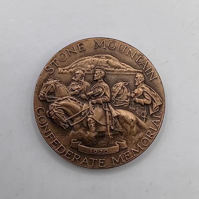 LOT 22: Set of 4 Metal Medallions- Abraham Lincoln, Stone Mountain & PA Monument at Gettysburg 1910