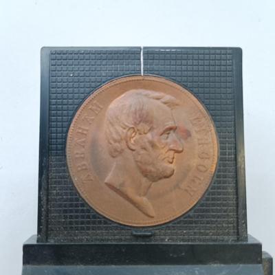 LOT 22: Set of 4 Metal Medallions- Abraham Lincoln, Stone Mountain & PA Monument at Gettysburg 1910