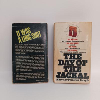 LOT 109: The Fabulous Furry Freak Bros. 1971 Rip Off Press #1, Man From UNCLE Paperbacks, Shorthand Books & More