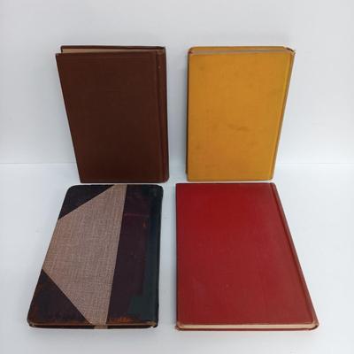 LOT 110: Vintage/Antique Chess and Checkers Books