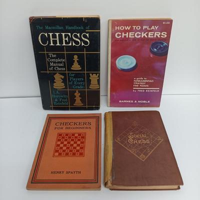 LOT 110: Vintage/Antique Chess and Checkers Books