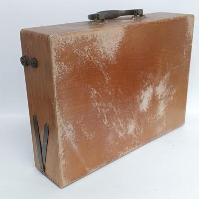 LOT 117: Vintage Sargent Easel-Aide with Blitz How to Draw Cartoons Video Kit and Art Books