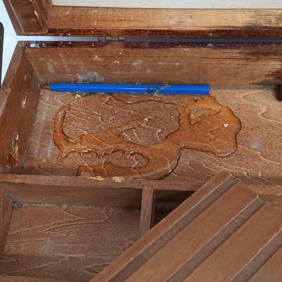 LOT 117: Vintage Sargent Easel-Aide with Blitz How to Draw Cartoons Video Kit and Art Books