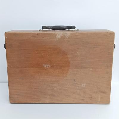 LOT 117: Vintage Sargent Easel-Aide with Blitz How to Draw Cartoons Video Kit and Art Books