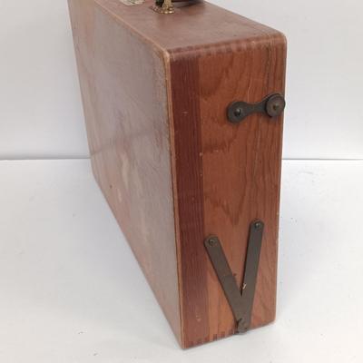 LOT 117: Vintage Sargent Easel-Aide with Blitz How to Draw Cartoons Video Kit and Art Books