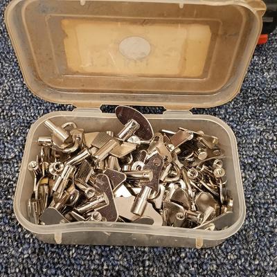 LOT 124: Vintage Hold-Heet 1Qt Glue Pot with Vintage Tools