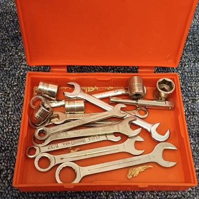 LOT 124: Vintage Hold-Heet 1Qt Glue Pot with Vintage Tools