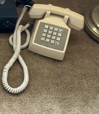 VIVITAR VIVICAM8690, MEMOREX VCR, VINTAGE PHONE AND CLOCKS