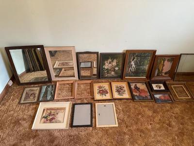 ASSORTMENT OF VINTAGE PICTURE FRAMES AND MIRRORS