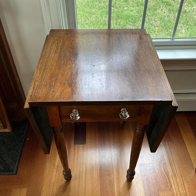 L402 Antique Victorian Drop Leaf Table with Single Drawer