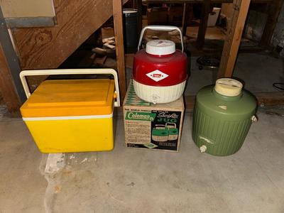 COLEMAN SNOW LITE ONE GALLON JUG, COOLER AND GREEN JUG