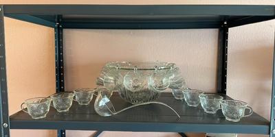 GLASS PUNCH BOWL WITH 8 CUPS AND 10 EXTRA CUPS