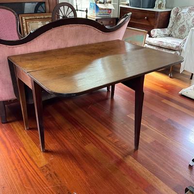 L412 Antique Dropleaf Table