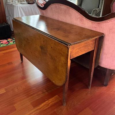 L412 Antique Dropleaf Table