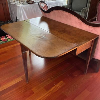 L412 Antique Dropleaf Table