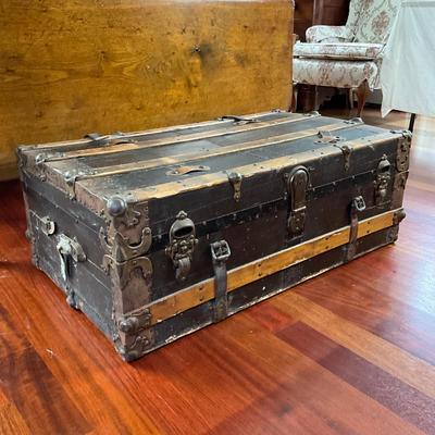 L420 Antique Flat Top Steamer Trunk