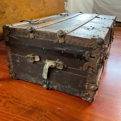 L420 Antique Flat Top Steamer Trunk