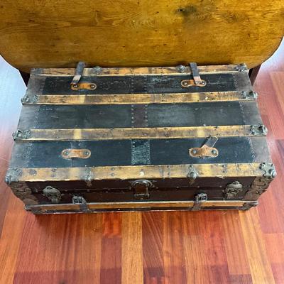 L420 Antique Flat Top Steamer Trunk