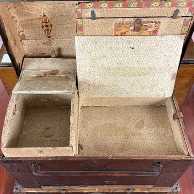 L421 Antique Victorian Dome Top Steamer Trunk