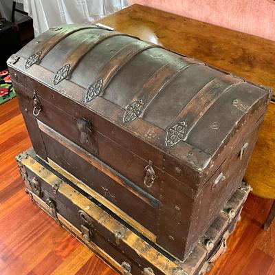 L421 Antique Victorian Dome Top Steamer Trunk