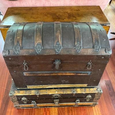 L421 Antique Victorian Dome Top Steamer Trunk
