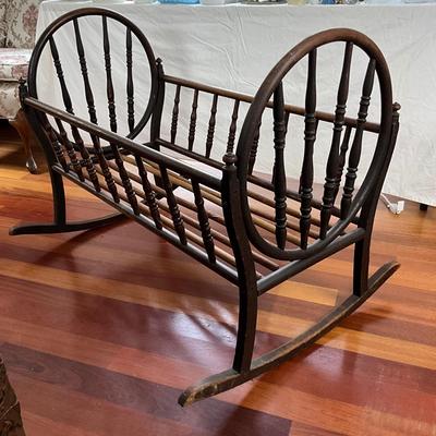 L422 Antique Victorian Baby Cradle