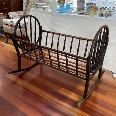 L422 Antique Victorian Baby Cradle