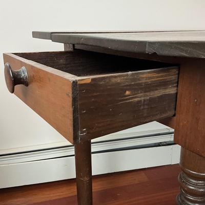 L423 Antique Victorian Turned Leg Single Drawer Farm Table
