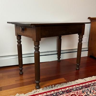 L423 Antique Victorian Turned Leg Single Drawer Farm Table