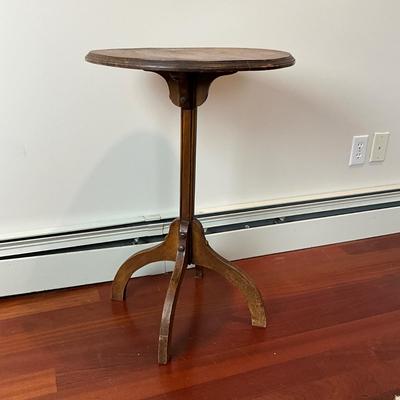 L426 Antique Victorian Pedestal Table
