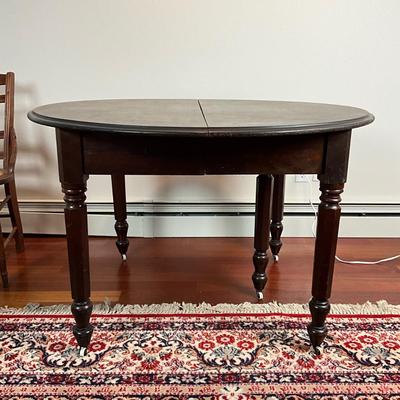 L437 Antique Victorian Oak Round Table and Four Cane Seat Chairs