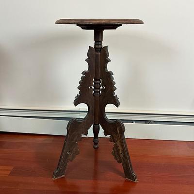 DR449 Antique Victorian Pedestal Table