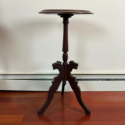 DR450 Antique Victorian Pedestal Table
