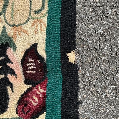 D477 Vintage William Morris Style Hooked Wool Rug