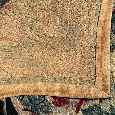 D477 Vintage William Morris Style Hooked Wool Rug