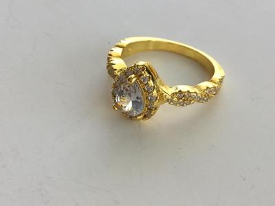 Unmarked stunning! Ring gold tone