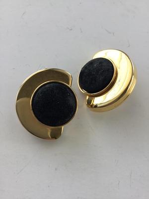 Gold tone vintage unmarked clip on statement earrings