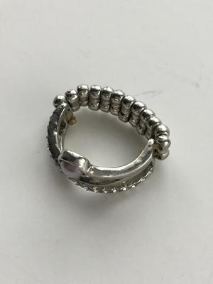 Beautiful stretchy fashion ring