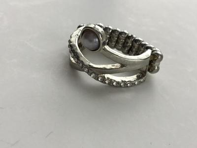 Beautiful stretchy fashion ring