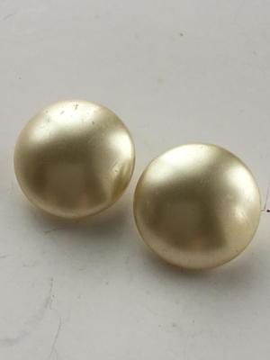 Faux pearl type vintage clip on earrings