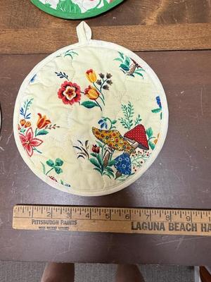 Vintage Round Potholder Sets