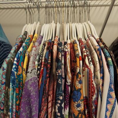 Women's Flowy Floral Tops Size Small (PBC-BBL)