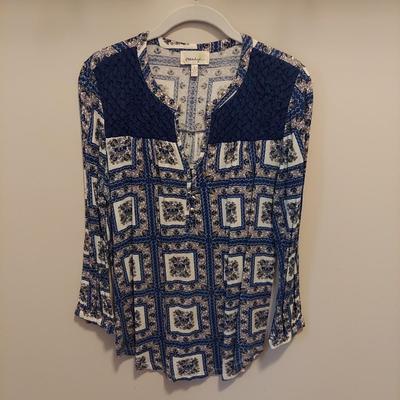Women's Flowy Floral Tops Size Small (PBC-BBL)