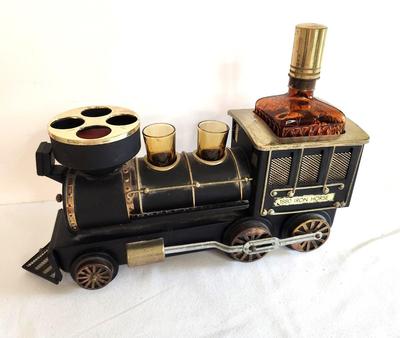 Lot #85 Vintage Musical Bar Piece Train Engine Holds Decanter/Glasses