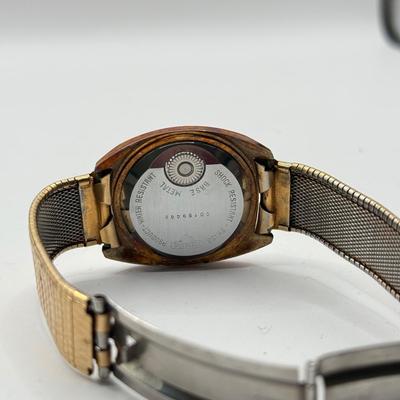 LOT 54J: Vintage Voumard 17 Jewels "2000" Watch w/ Box (working)